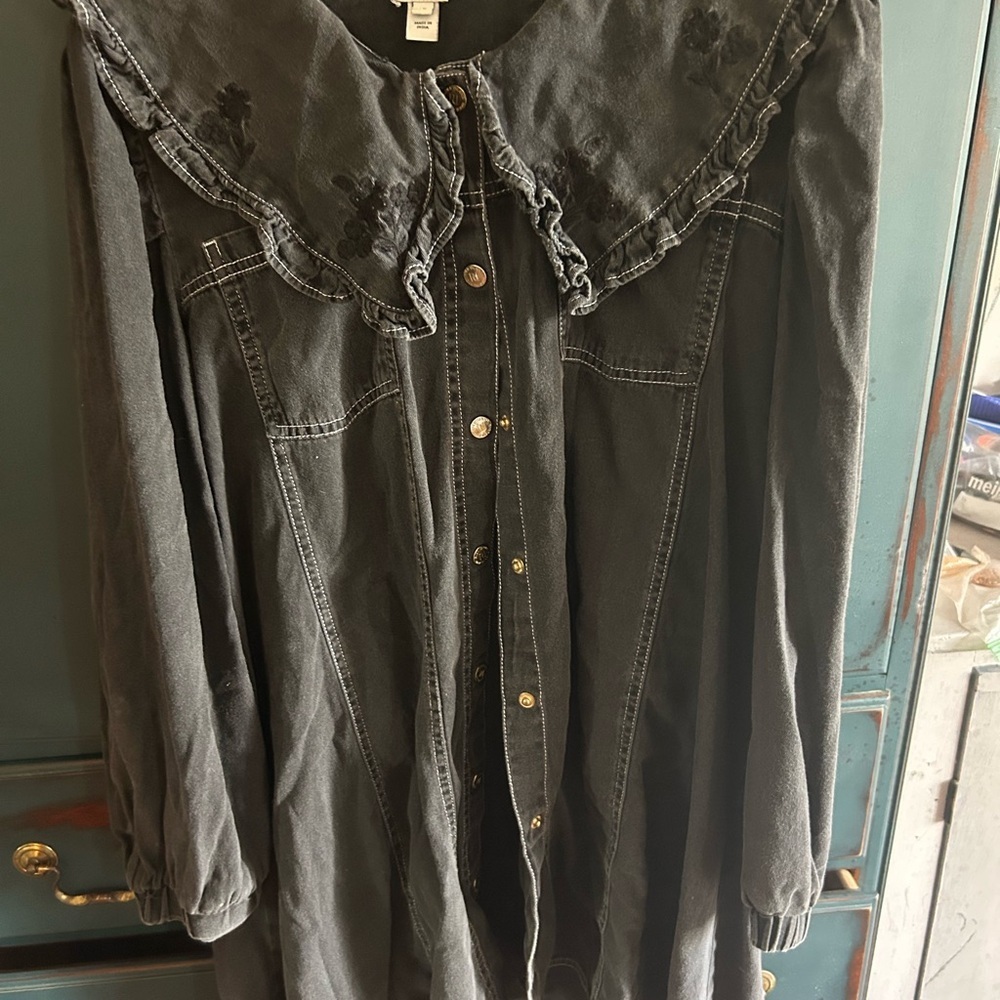 Black Ruffled Button-Up Dress - Picture 2 of 10
